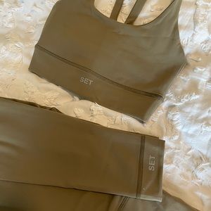 NEVER WORN SET ACTIVE LUXFORM SAGE GREEN SET